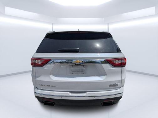 Iridescent Pearl Tricoat 2018 Chevrolet Traverse High Country