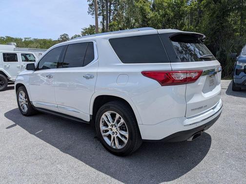 Iridescent Pearl Tricoat 2018 Chevrolet Traverse High Country