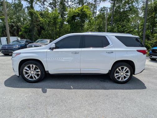 Iridescent Pearl Tricoat 2018 Chevrolet Traverse High Country