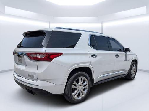 Iridescent Pearl Tricoat 2018 Chevrolet Traverse High Country