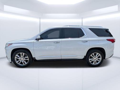 Iridescent Pearl Tricoat 2018 Chevrolet Traverse High Country
