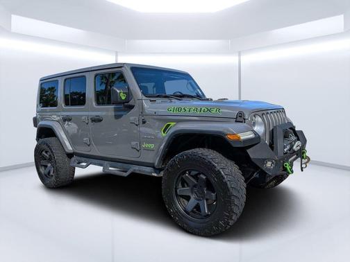 Sting Gray Clearcoat 2019 Jeep Wrangler Unlimited Sahara