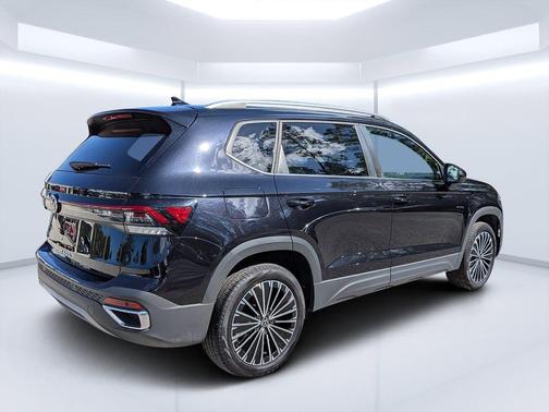Deep Black Pearl Effect 2025 Volkswagen Taos 1.5T SE