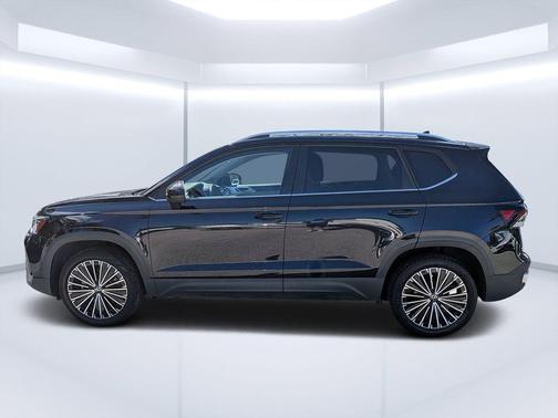 Deep Black Pearl Effect 2025 Volkswagen Taos 1.5T SE