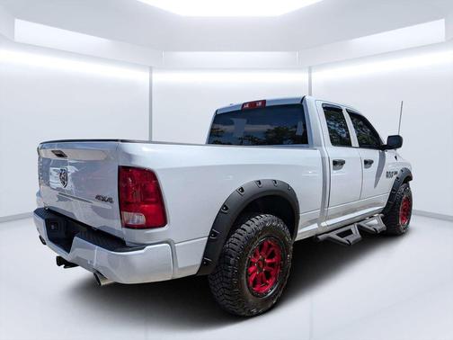 Bright White Clearcoat 2018 RAM 1500 Express