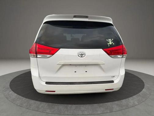 2012 Toyota Sienna LE