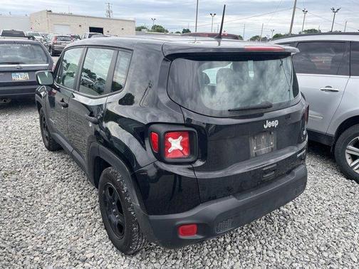 Photo 3 of 4 of 2019 Jeep Renegade Sport