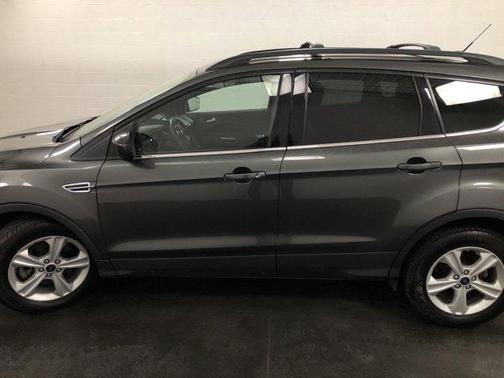 Photo 5 of 39 of 2016 Ford Escape SE