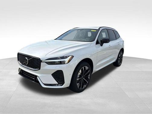 Crystal White Metallic 2026 Volvo XC60 B5 Plus