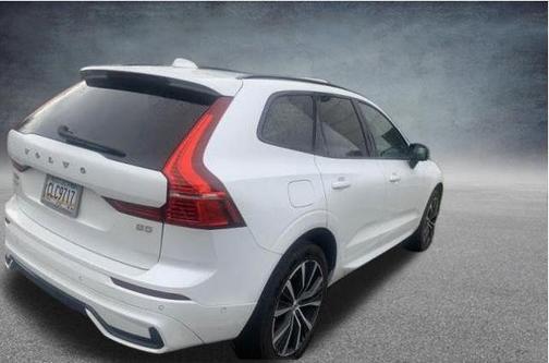Crystal White Metallic 2023 Volvo XC60 B5 Plus Dark Theme