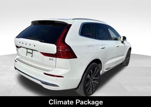 2023 Volvo XC60 B5 Ultimate Bright Theme