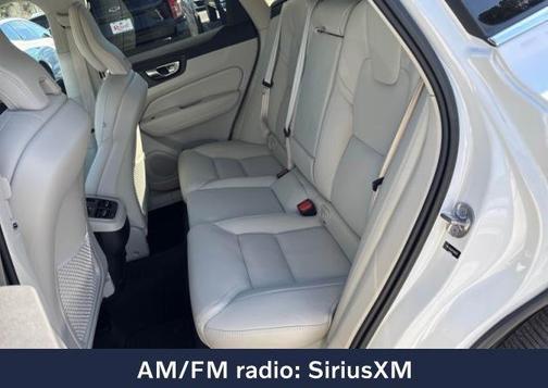 2023 Volvo XC60 B5 Ultimate Bright Theme