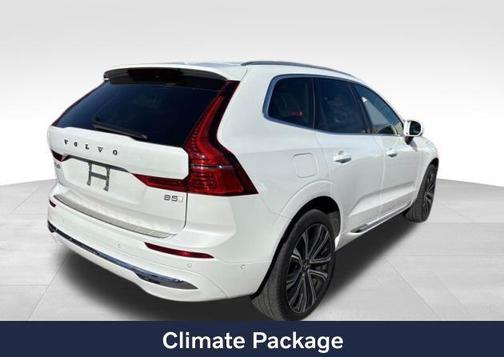 2023 Volvo XC60 B5 Ultimate Bright Theme