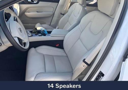 2023 Volvo XC60 B5 Ultimate Bright Theme