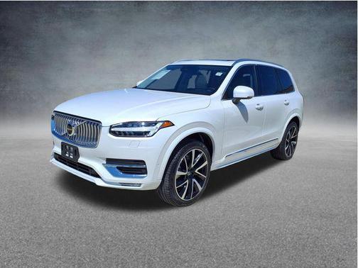 Crystal White Metallic 2023 Volvo XC90 B6 Plus 7-Seater