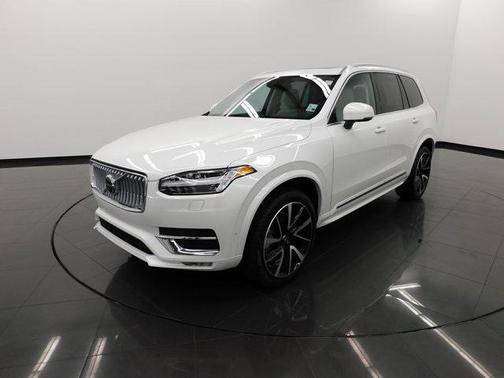 2025 Volvo XC90 B5 Plus