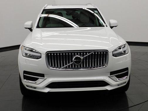 2025 Volvo XC90 B5 Plus