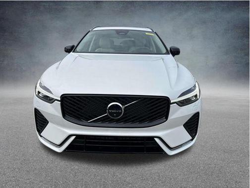 Crystal White Metallic 2026 Volvo XC60 B5 Ultra