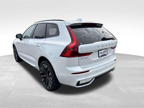 Crystal White Metallic 2026 Volvo XC60 B5 Ultra