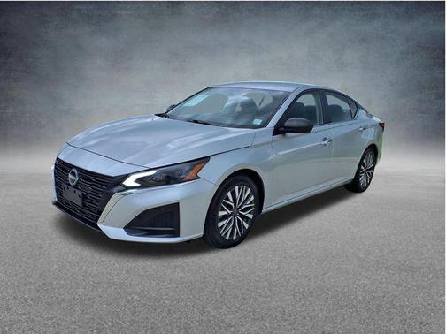 Brilliant Silver Metallic 2024 Nissan Altima 2.5 SV
