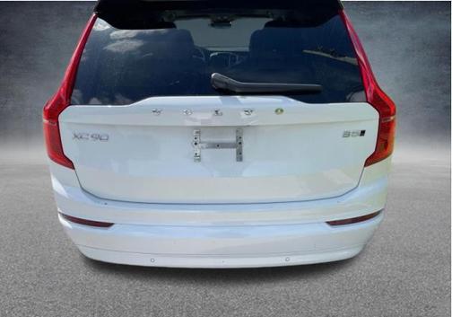 Crystal White Metallic 2023 Volvo XC90 B5 Core