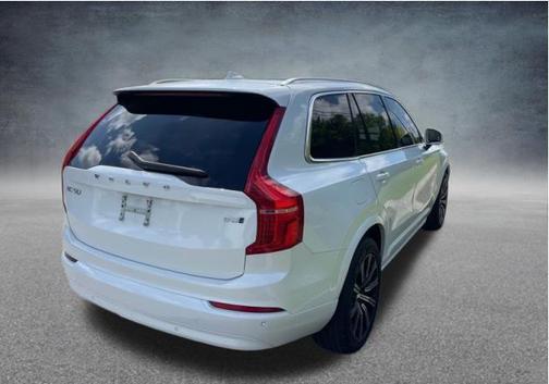 Crystal White Metallic 2023 Volvo XC90 B5 Core