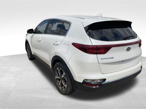 Snow White Pearl 2021 Kia Sportage LX