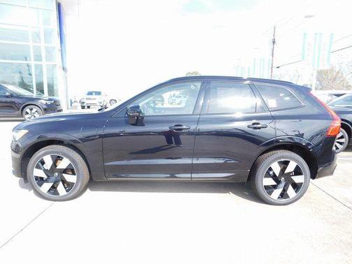 2024 Volvo XC60 Recharge Plug-In Hybrid T8 Ultimate Dark Theme