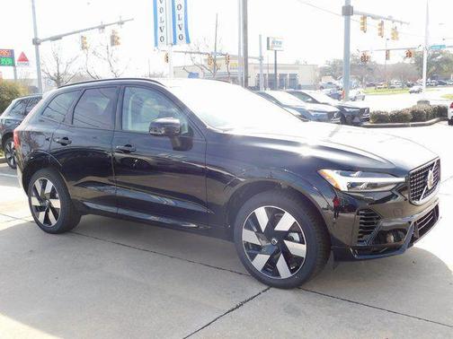 2024 Volvo XC60 Recharge Plug-In Hybrid T8 Ultimate Dark Theme