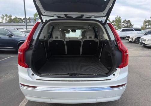 Crystal White Metallic 2024 Volvo XC90 B5 Core Bright Theme
