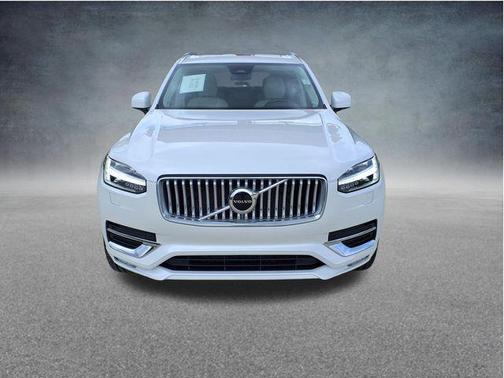 Crystal White Metallic 2024 Volvo XC90 B5 Core Bright Theme