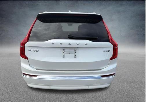 Crystal White Metallic 2024 Volvo XC90 B5 Core Bright Theme