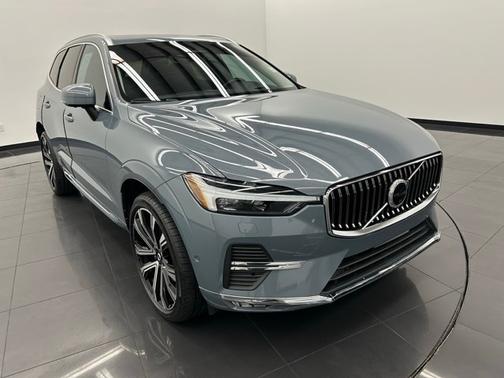 2023 Volvo XC60 B5 FWD Ultimate Bright