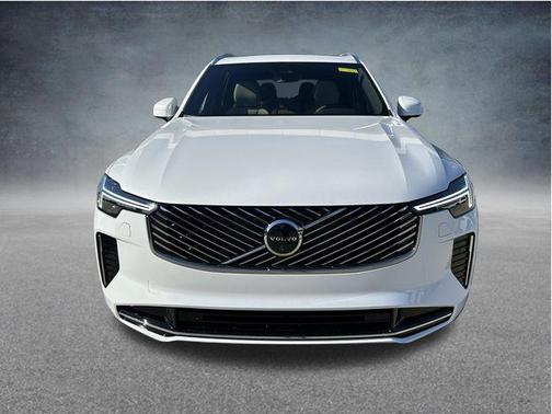 Crystal White Pearl 2026 Volvo XC90 B6 Plus 7-Seater