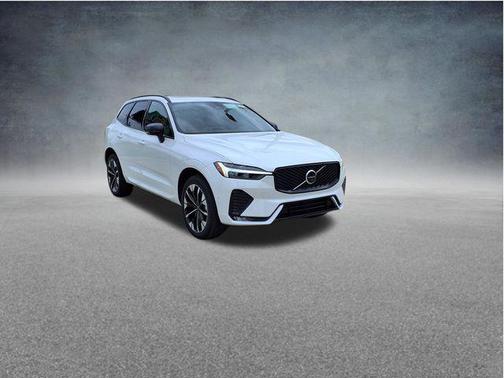 Crystal White Metallic 2026 Volvo XC60 B5 Plus