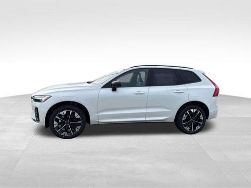 Crystal White Metallic 2026 Volvo XC60 B5 Plus