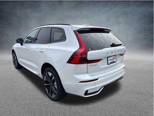 Crystal White Metallic 2026 Volvo XC60 B5 Plus