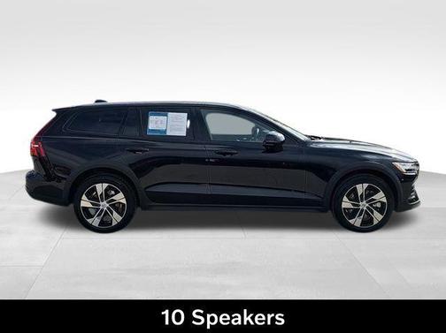 2025 Volvo V60 Cross Country Plus, B5 AWD Gas (mild hybrid)
