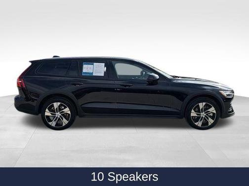 2025 Volvo V60 Cross Country Plus, B5 AWD Gas (mild hybrid)