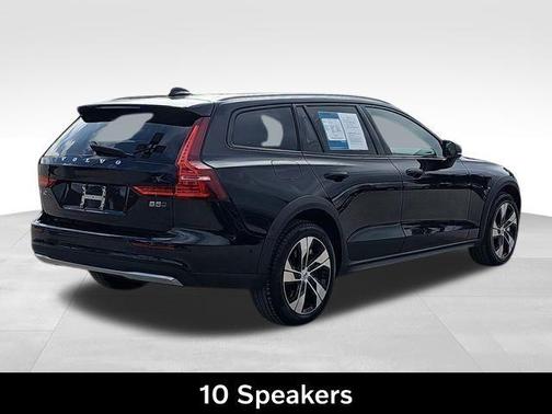 2025 Volvo V60 Cross Country Plus, B5 AWD Gas (mild hybrid)