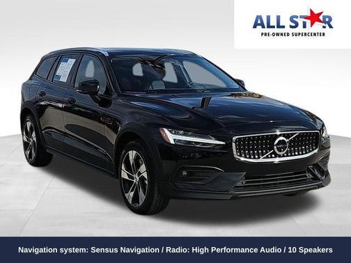 2025 Volvo V60 Cross Country Plus, B5 AWD Gas (mild hybrid)