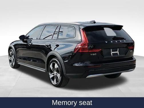 2025 Volvo V60 Cross Country Plus, B5 AWD Gas (mild hybrid)