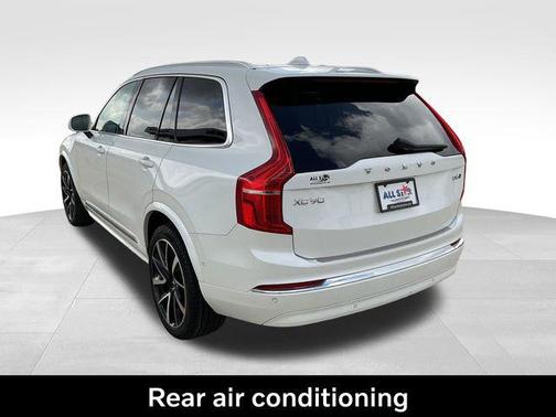 Crystal White Metallic 2023 Volvo XC90 B6 Plus 7-Seater