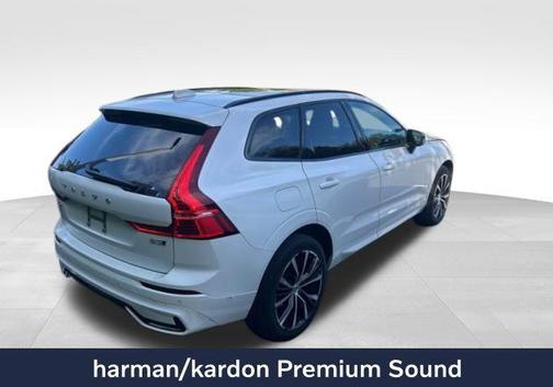 2024 Volvo XC60 B5 Plus Dark Theme