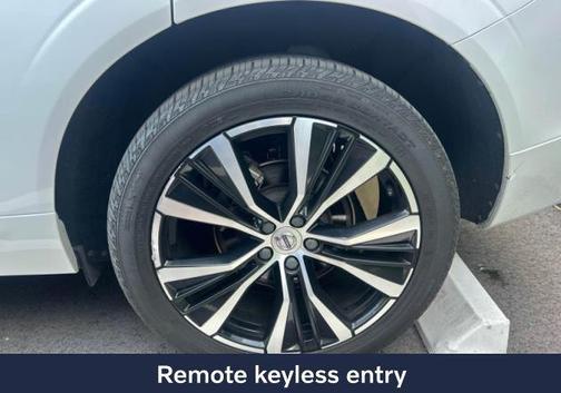 2024 Volvo XC60 B5 Plus Dark Theme