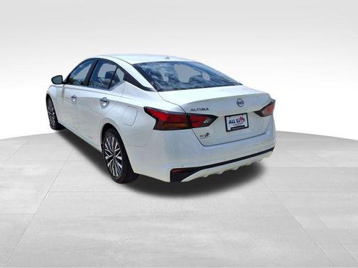 Glacier White 2025 Nissan Altima 2.5 SV