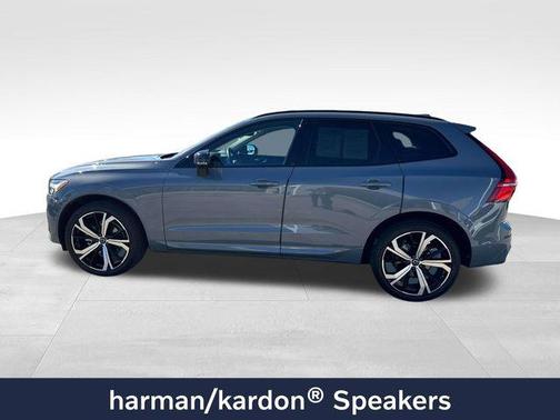 2023 Volvo XC60 B5 Ultimate Dark Theme