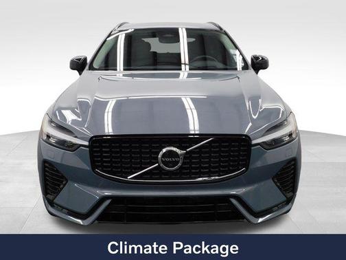 2023 Volvo XC60 B5 Ultimate Dark Theme