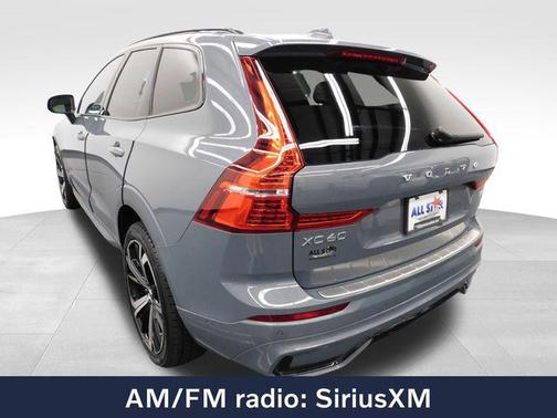 2023 Volvo XC60 B5 Ultimate Dark Theme