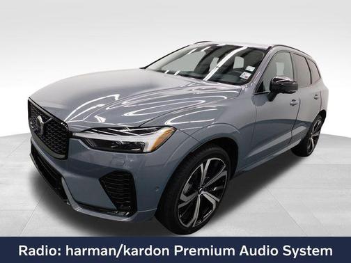 2023 Volvo XC60 B5 Ultimate Dark Theme